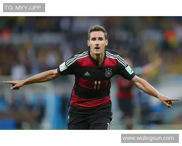 德国足球传奇人物的辉煌历程与时代变迁探秘